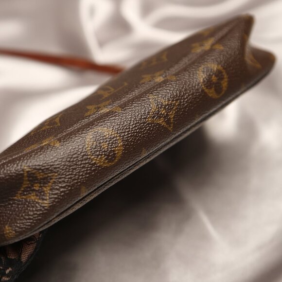 LOUIS VUITTON Pochette Monogram - Picture 2 of 9